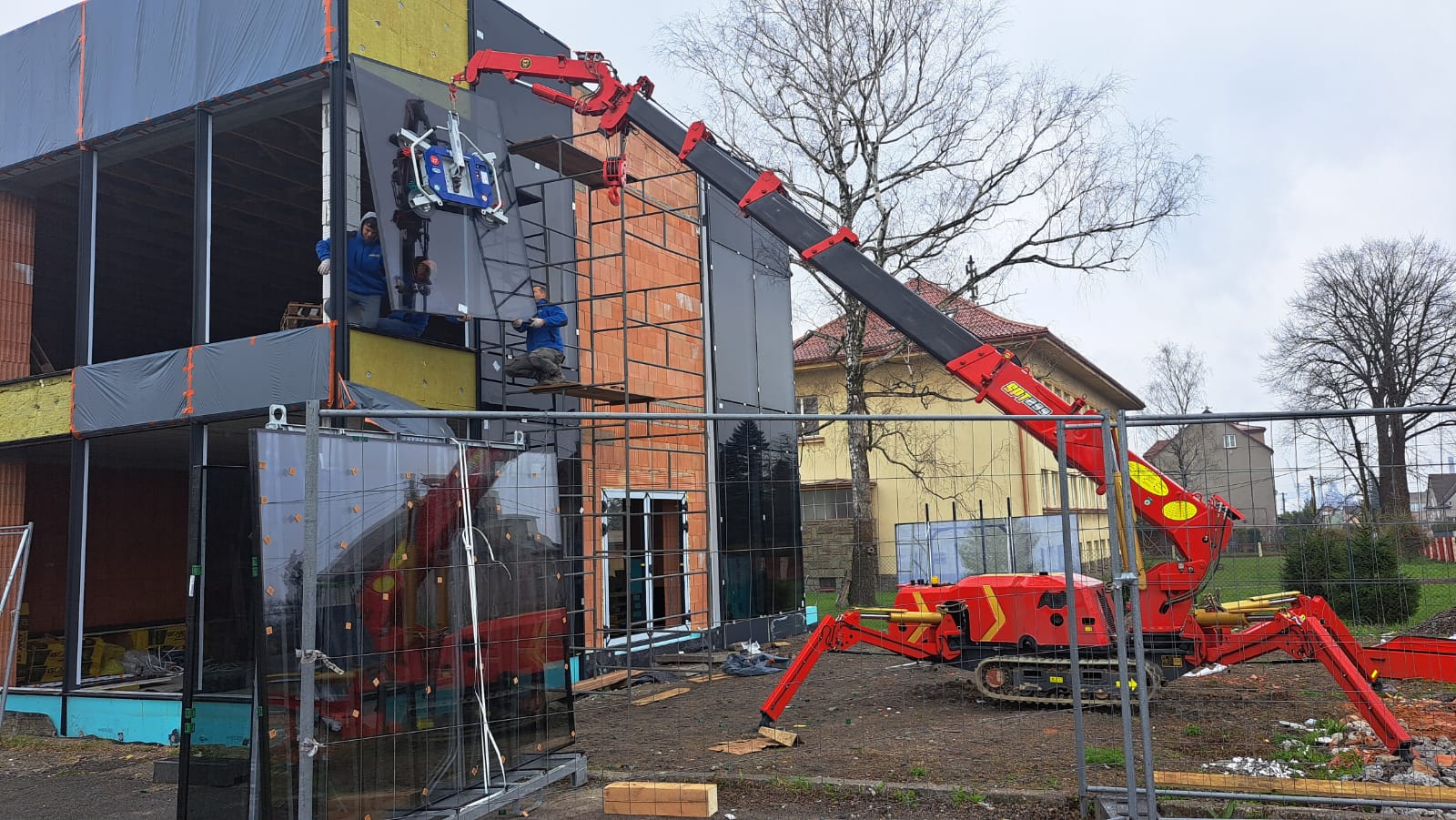 Montaż okien mini żurawiem